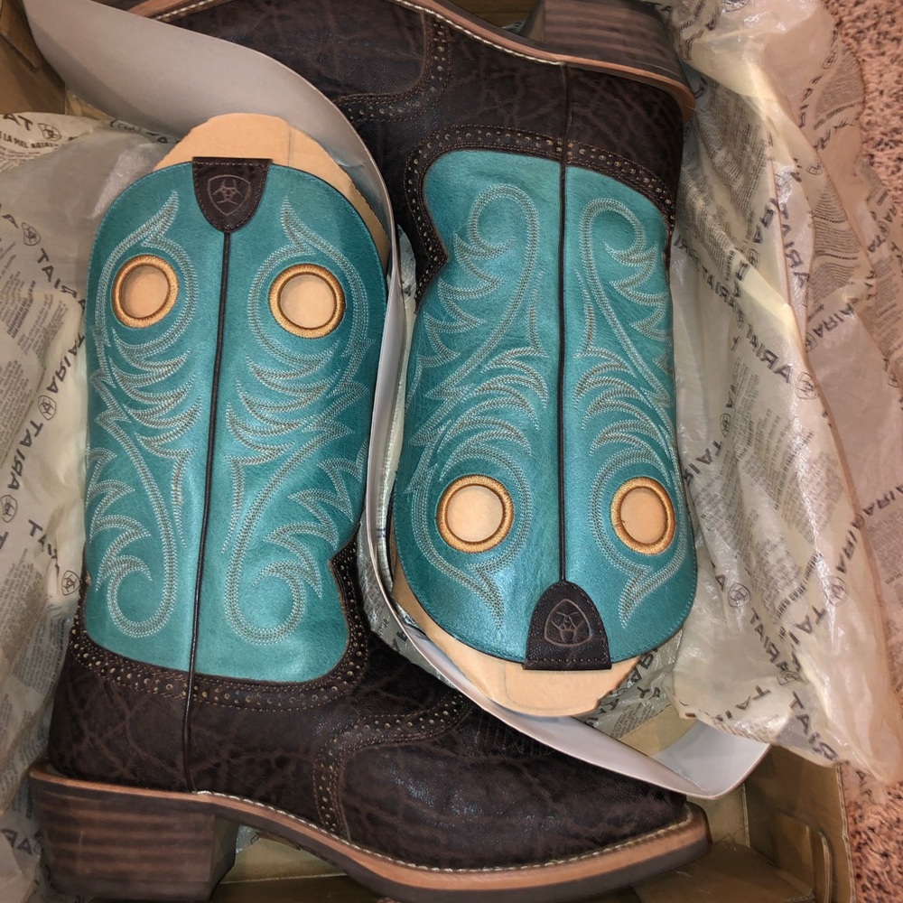 Ariat Heritage Roughstock Boots
